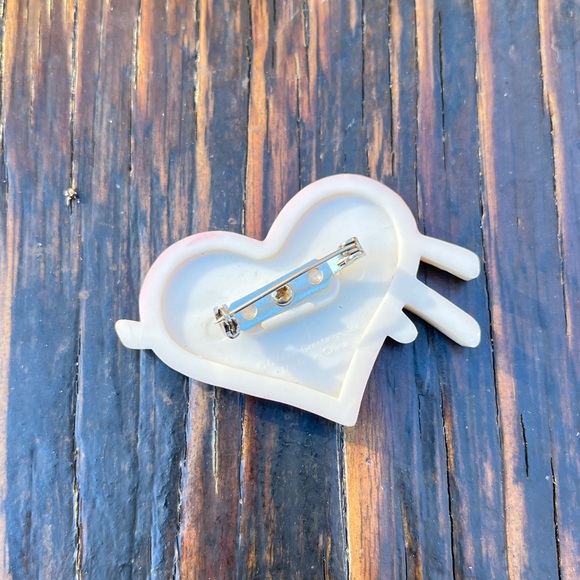 Funky 80’s Pastel Mom Plastic Pin - Picture 3 of 4